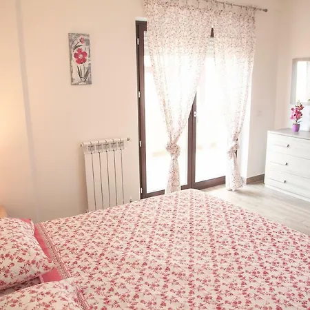 L'aria Di Casa * Rome
